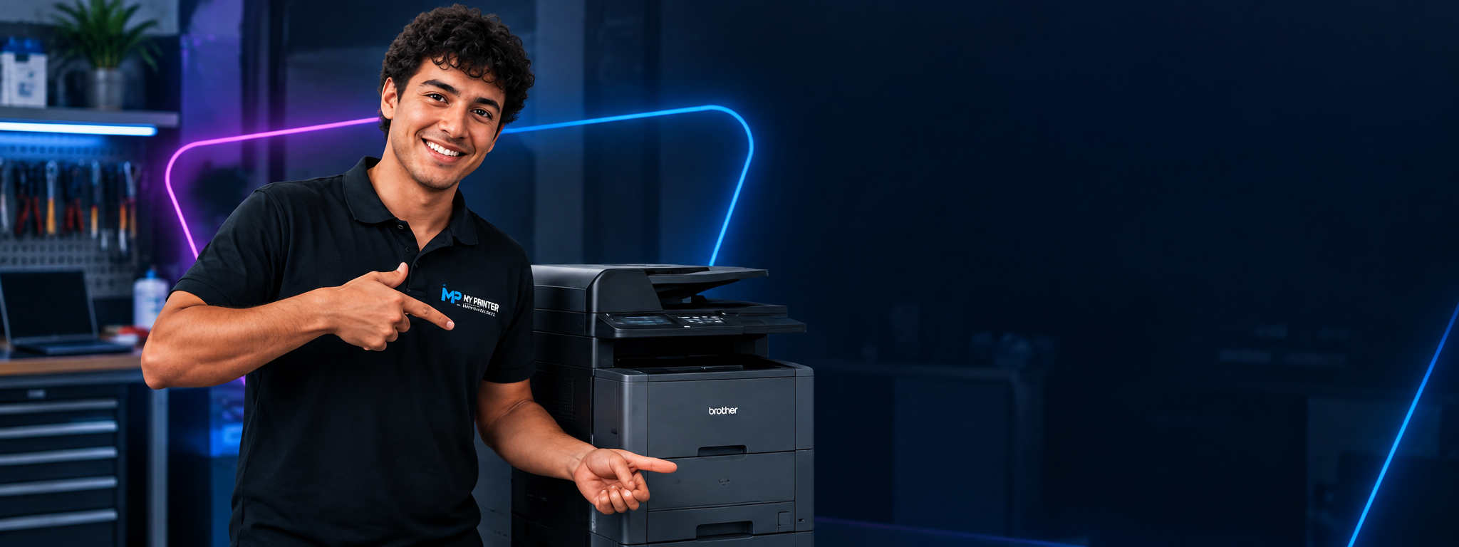 Técnico de impresoras atendiendo equipos en Santiago